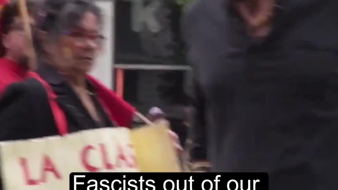 Spanish journalist, Cake Minuesa is attacked by the far left