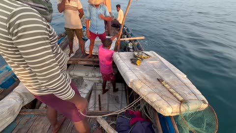 Sonnenaufgang und Fischernetze in Taiwan