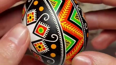 How do you make pysanky eggs?