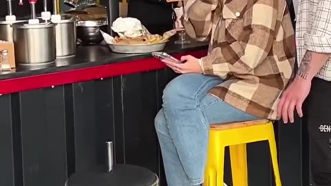 Girl Shocked as Man’s Chair Breaks in Hilarious Prank!