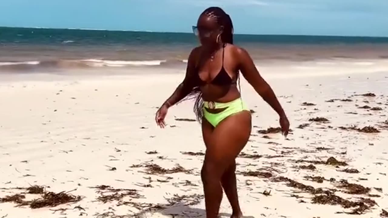 "I’m Heavy on Everything — Confidence, Curves, and Credit Score 😌💳"