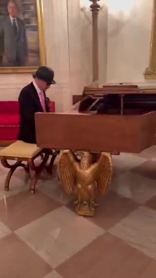 🎹 Kid Rock performs on the piano at the presidential residence✨ #SHORT
