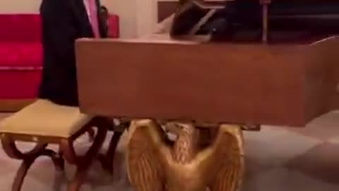 🎹 Kid Rock performs on the piano at the presidential residence✨ #SHORT
