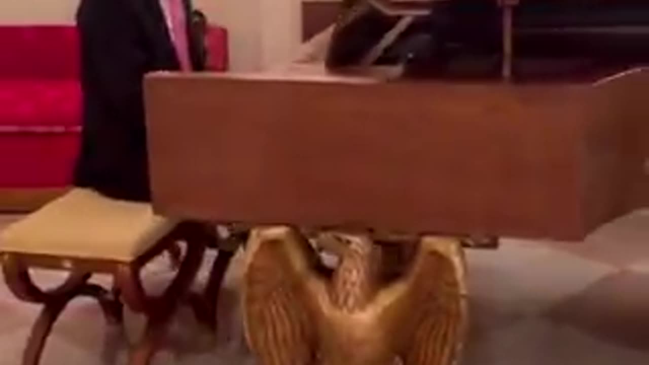 🎹 Kid Rock performs on the piano at the presidential residence✨ #SHORT