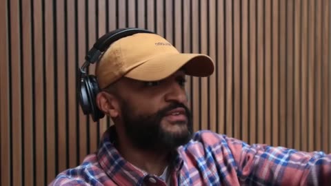 Woman Tells Black Woman to Turn Her Music Down Then This Happens! Black Woman MELTSDOWN after White Woman Challenges Her! Black Father Does The Unimaginable With His Family In Walmart