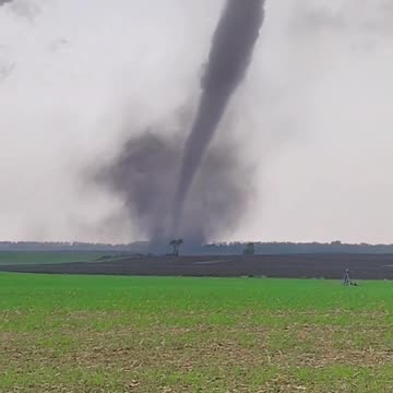 Tornado touches down near New Richmond, WI