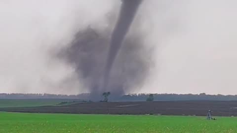 Tornado touches down near New Richmond, WI