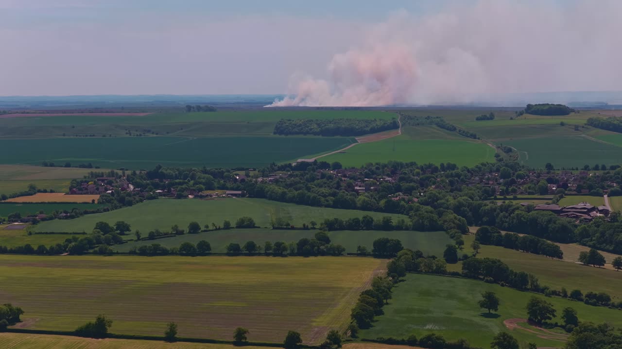 Incendie massif dans la plaine de Salisbury