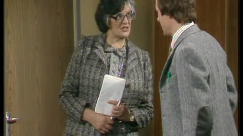 MIND YOUR LANGUAGE S02E08 - After Three