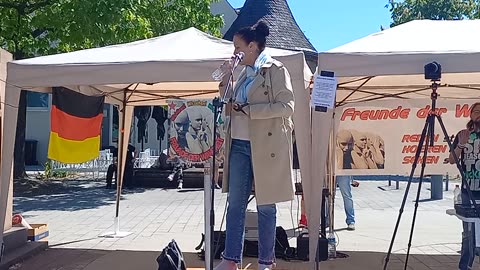 Nicole Höchst bei den Freunden der Wahrheit Wittlich