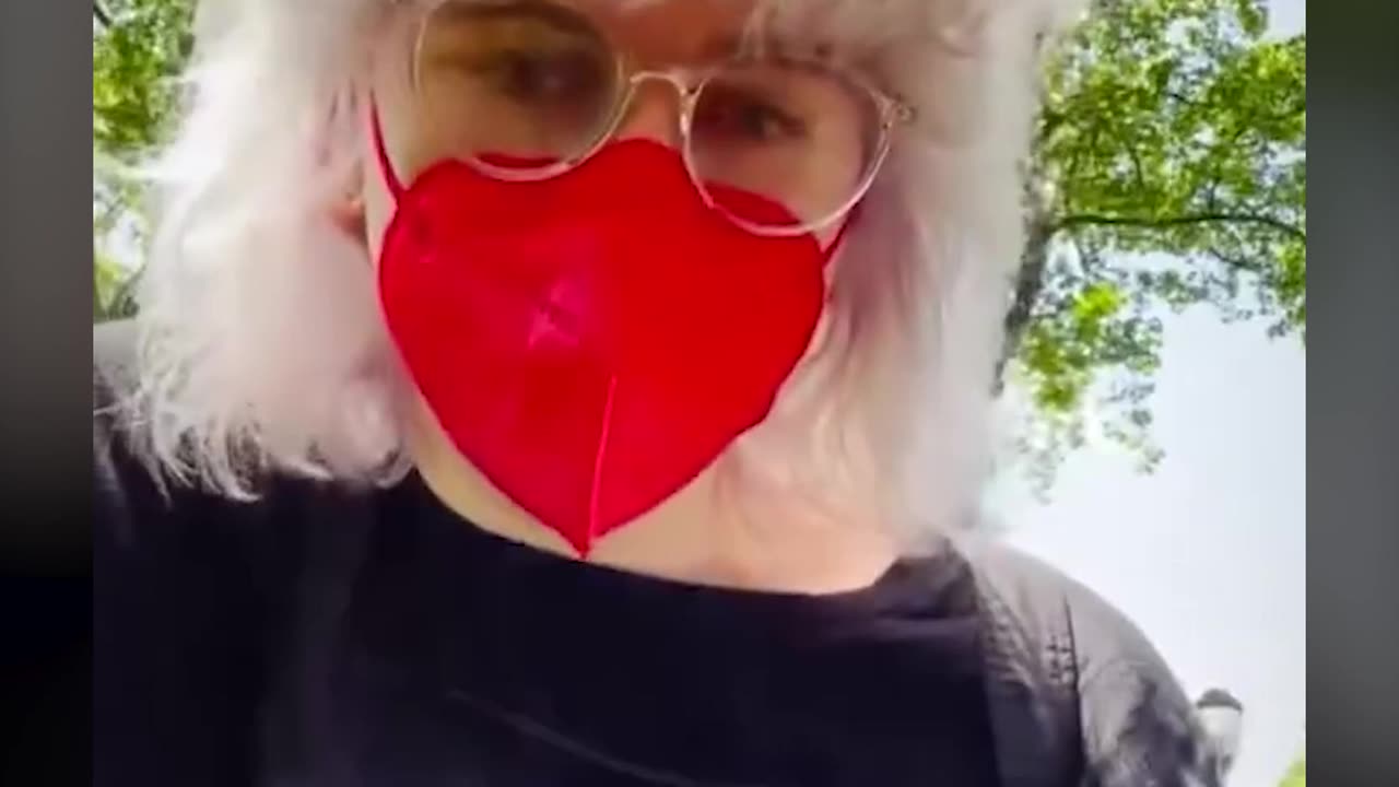 Starbucks reaps what you sow - Transgender employee goes on strike against company dress code