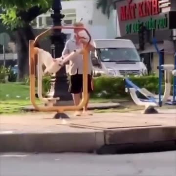 Dog is living the best life.. 😊