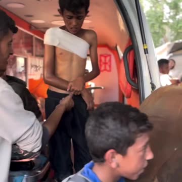 Arrival of martyrs and injuries at Al-Shifa Medical Complex