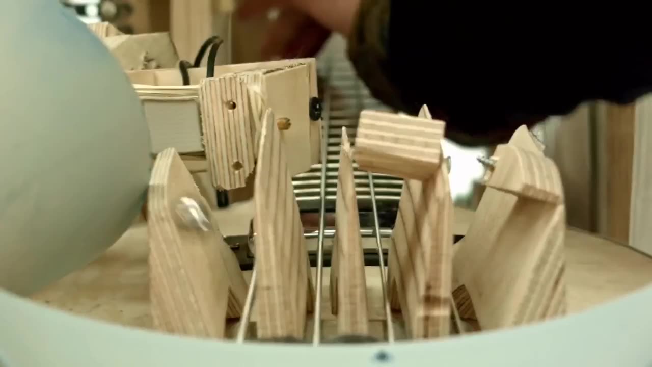 Wintergatan's Marble Machine using 2000 marbles