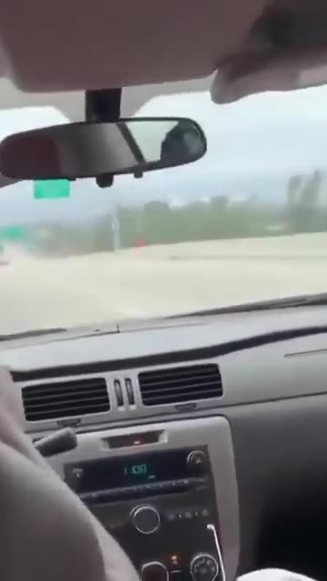 Two Idiots In A Car 😮😲😳