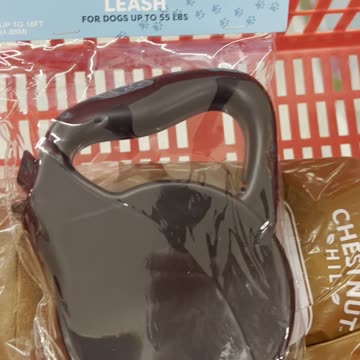 Brand new retractable leash