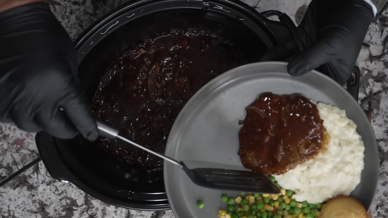 Crockpot Cube Steak and Gravy – Set It and Forget It
