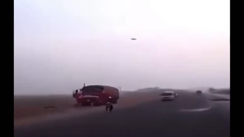 Man Captures UFO over Peru
