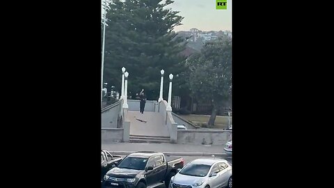 Strange Behavor: Bondi Beach terrorist urge onlookers go away before/ between firefight w/ cops 🤔