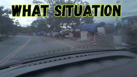 Retão no de um lados casas boas e do outro barracas e usuarios de Drogas