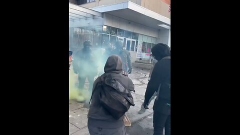 Oregon: A violent mob of scumbags breached a US Immigration and Customs