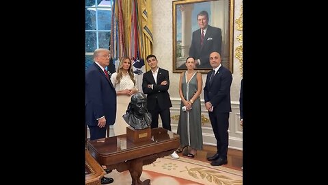 TRUMP❤️🇺🇸🥇🪽🕺INVITES AMERICAN HOSTAGE🤍🇺🇸🪽🏅IN THE OVAL OFFICE💙🇺🇸🏅🪽🏛️⭐️