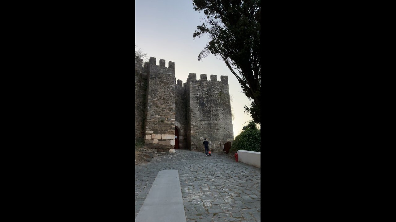 Admiring the castle Leiria