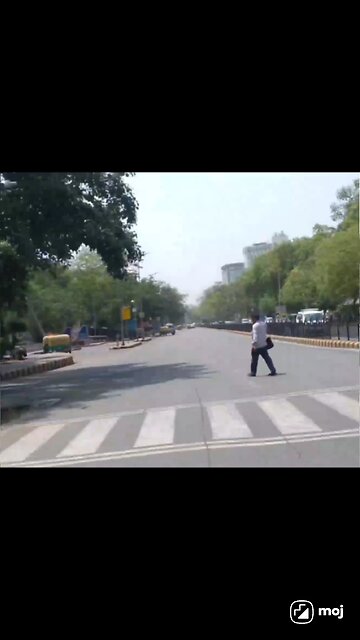 soaking in the mid-afternoon buzz, historic charm, and urban energy! #ViralVibes #ExploreMore