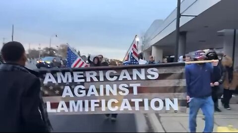 🚨ABSOLUTE CHAOS: Dearborn Police are allowing masked violent protesters to act with impunity