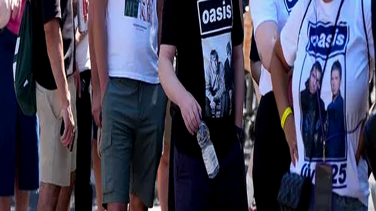 Oasis Set up Emergency Room for Fans After Sharing