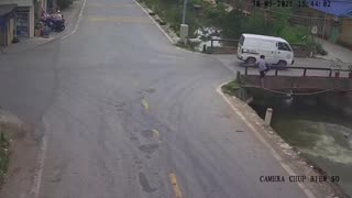Guy pulls a off a 007 move in real life