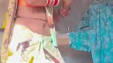 Dhake Kamariya Hariya khinch Lena Raja Ji