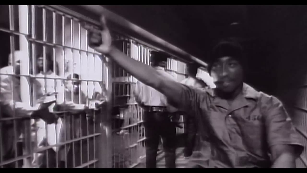 2PAC - TRAPPED ( OFFICIAL MUSIC VIDEO )