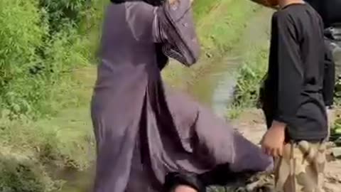 বউ হলে এমনি হয় দেখুন