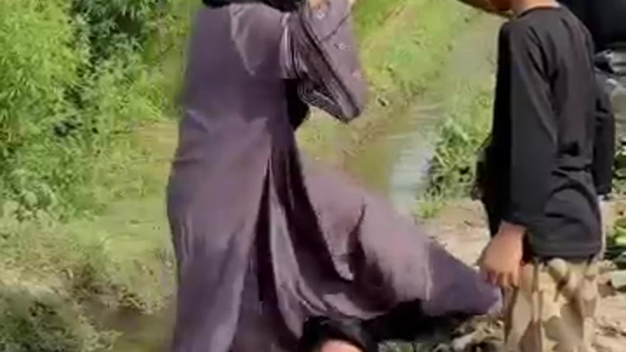 বউ হলে এমনি হয় দেখুন