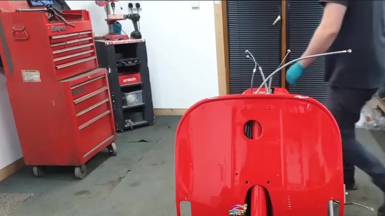 Replacing the Clutch on a Vespa Scooter