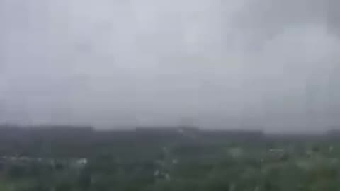 Un tornado toca tierra en Illinois, EE.UU.