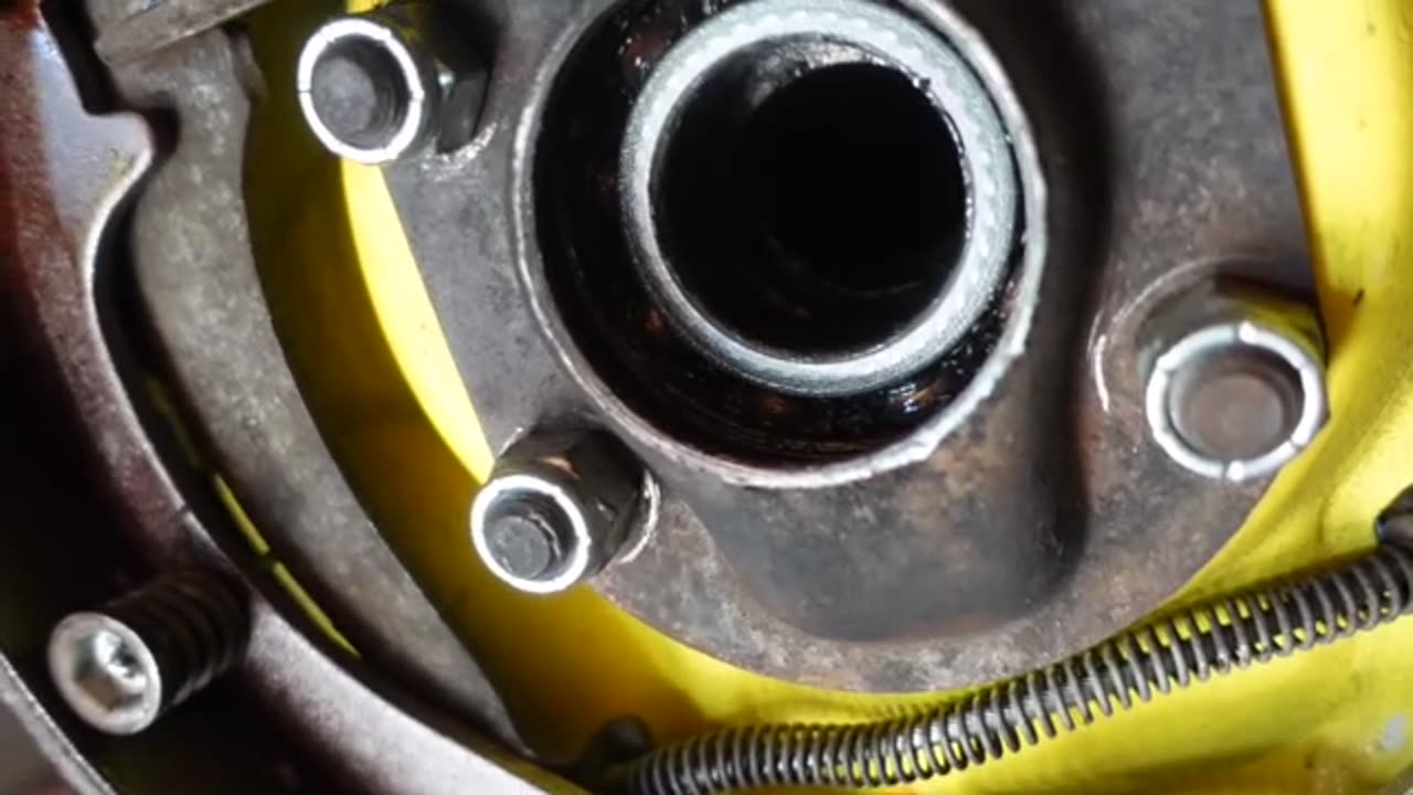 Busted Axle Daphne Limped Onto The Lift. Pulled The Axle & I'm Working On A Plan.