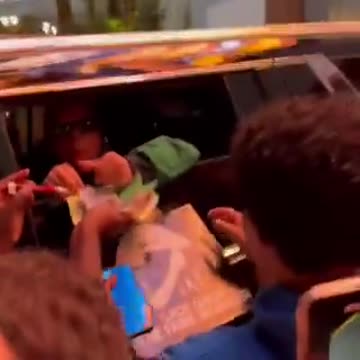 El CONMOVEDOR momento de Lady Gaga con sus fans en Las Vegas ❤️ ¡Así fue su llegada!