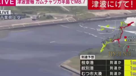 береговой линии страны. Жителей призвали не приближаться к береговой линии»