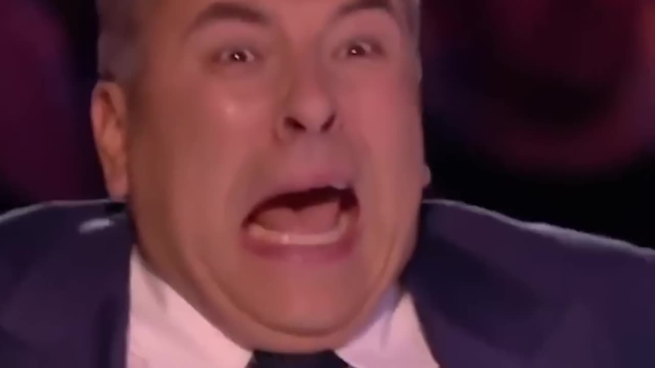 Bendy skeleton makes the judges SCREAM!