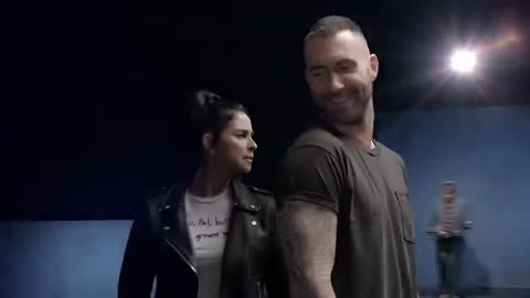 Maroon 5 ft. Cardi B - Girls Like You (Official Music Video)