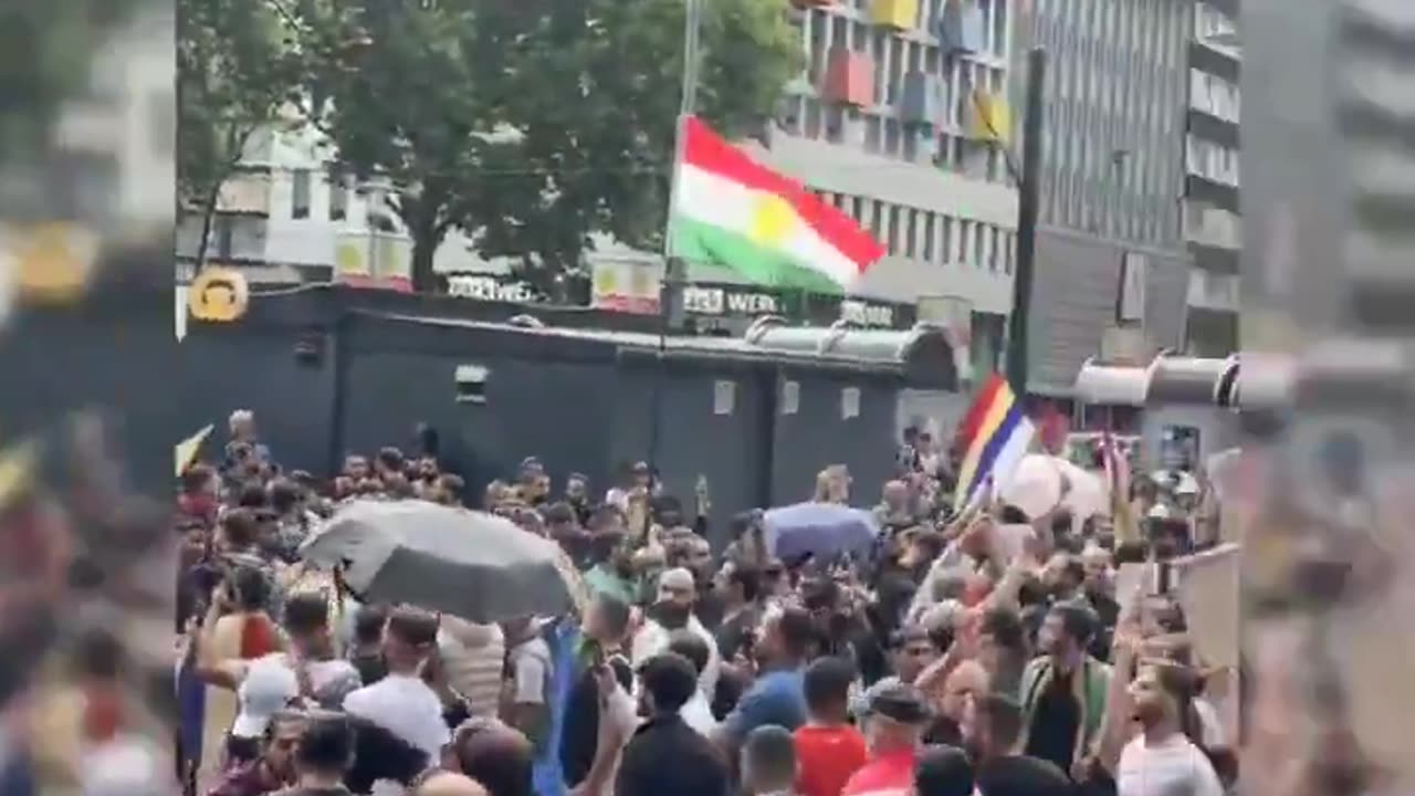 🇩🇪 Protestors in Germany: On one side, Turks, Syrians, and Palestinians. On the other: Kurds, Druze, and Jews.