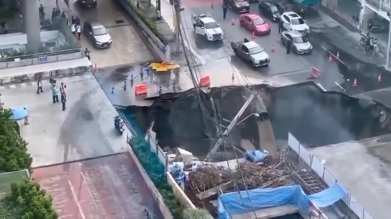 BANGKOK THAILAND - MAHOOSIVE EXPANDING SINKHOLE! - Reloaded from Renard