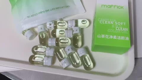 30 capsules of mild and non irritating makeup remover, combined with