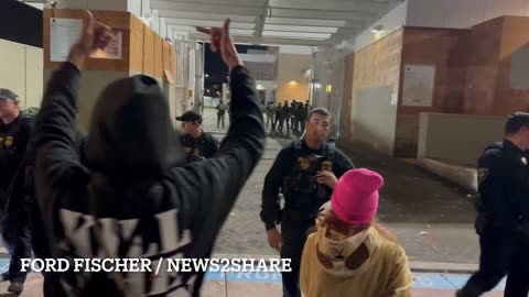 Federal Protective Service DHS agents again escort vehicles out of Portland,