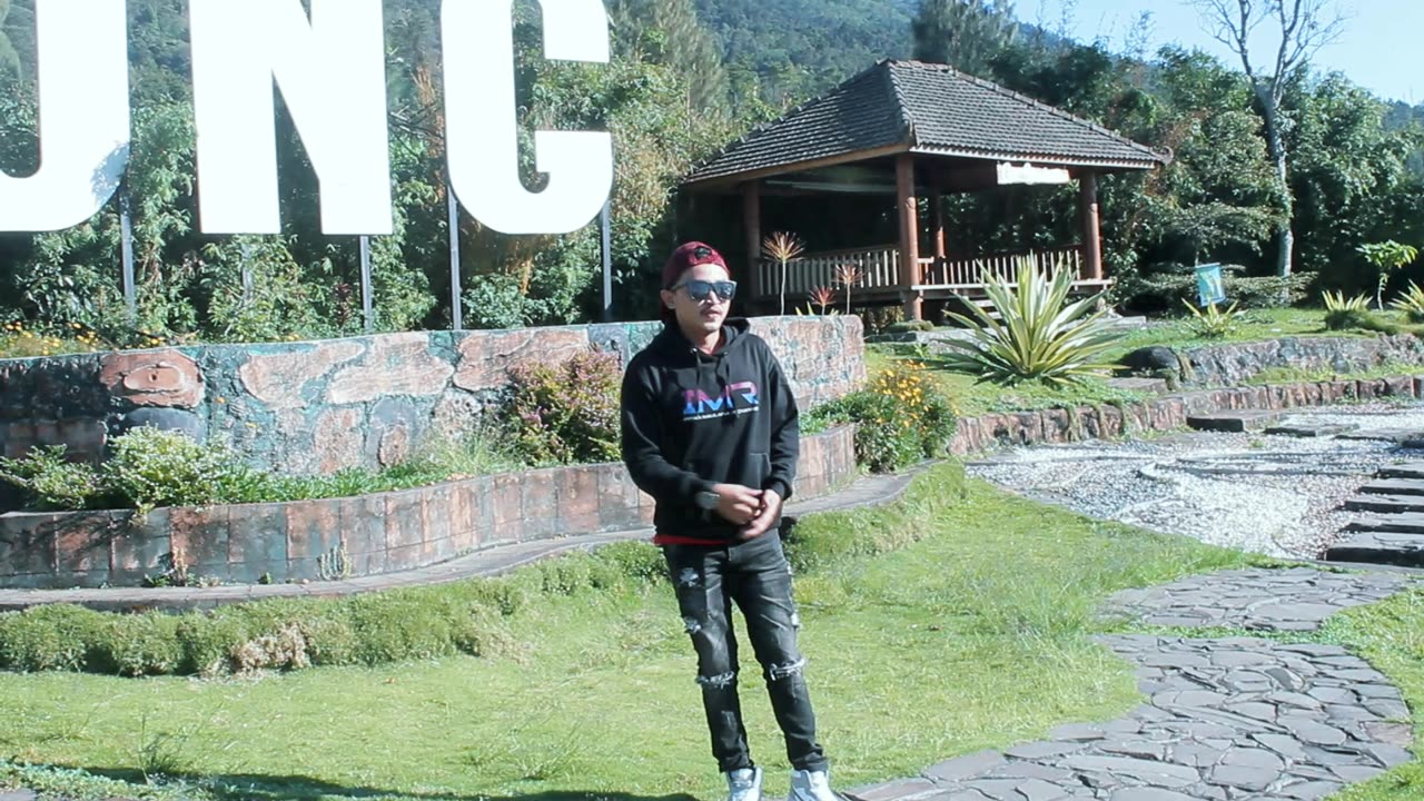 Vlog of a trip to a city in Central Java with an Indonesian feel
