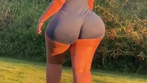 🍑 She Enjoying Them Afternoon Walks 🍑
