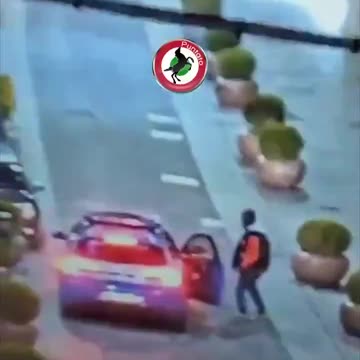 ITALIAN POLICE TAKE NO NONSENSE FROM AFRICAN MIGRANT