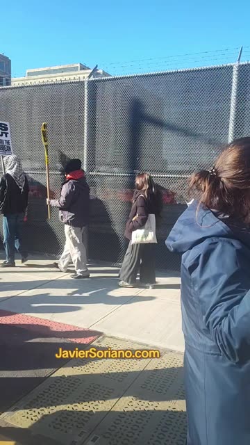 New Yorkers demand the release of Venezuelan president, Nicolás Maduro and his wife.